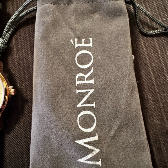 Monroe Classique Men's Dress Wristwatch Gold Dial Gray Leather Water-Resistant - Picture 3 of 4